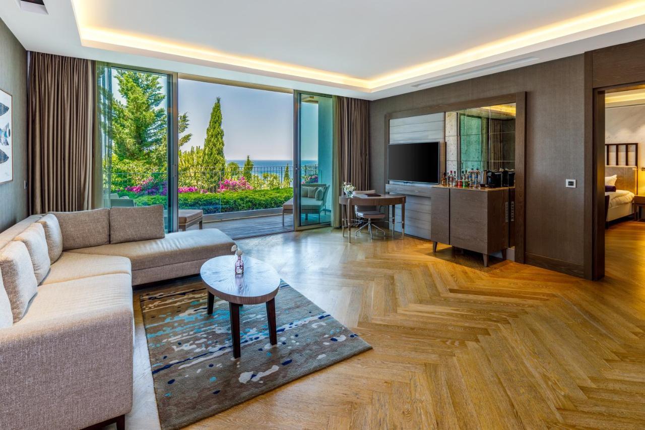 Two-Bedroom Suite Sea View