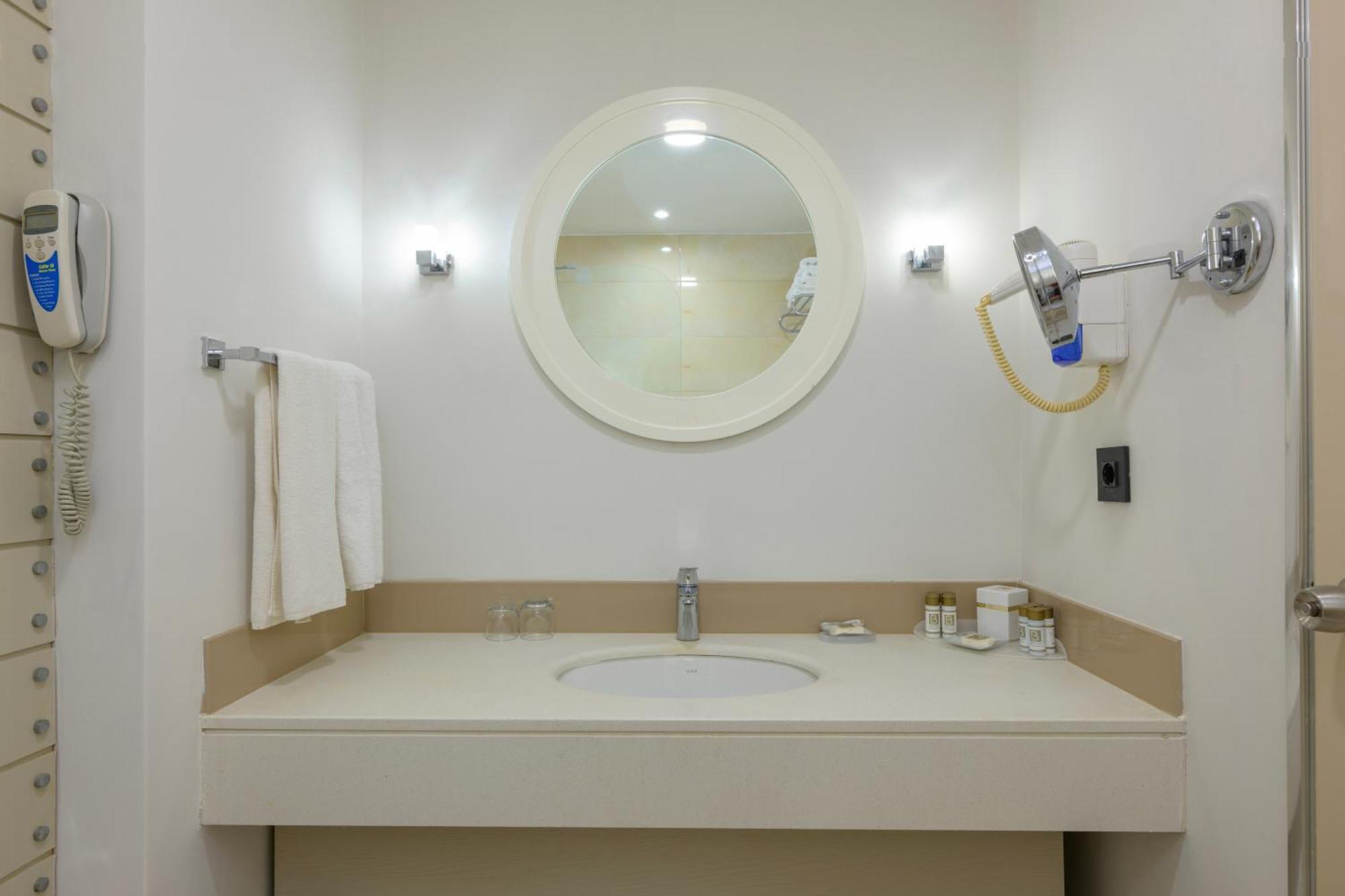 Deluxe Double or Twin Room Garden View
