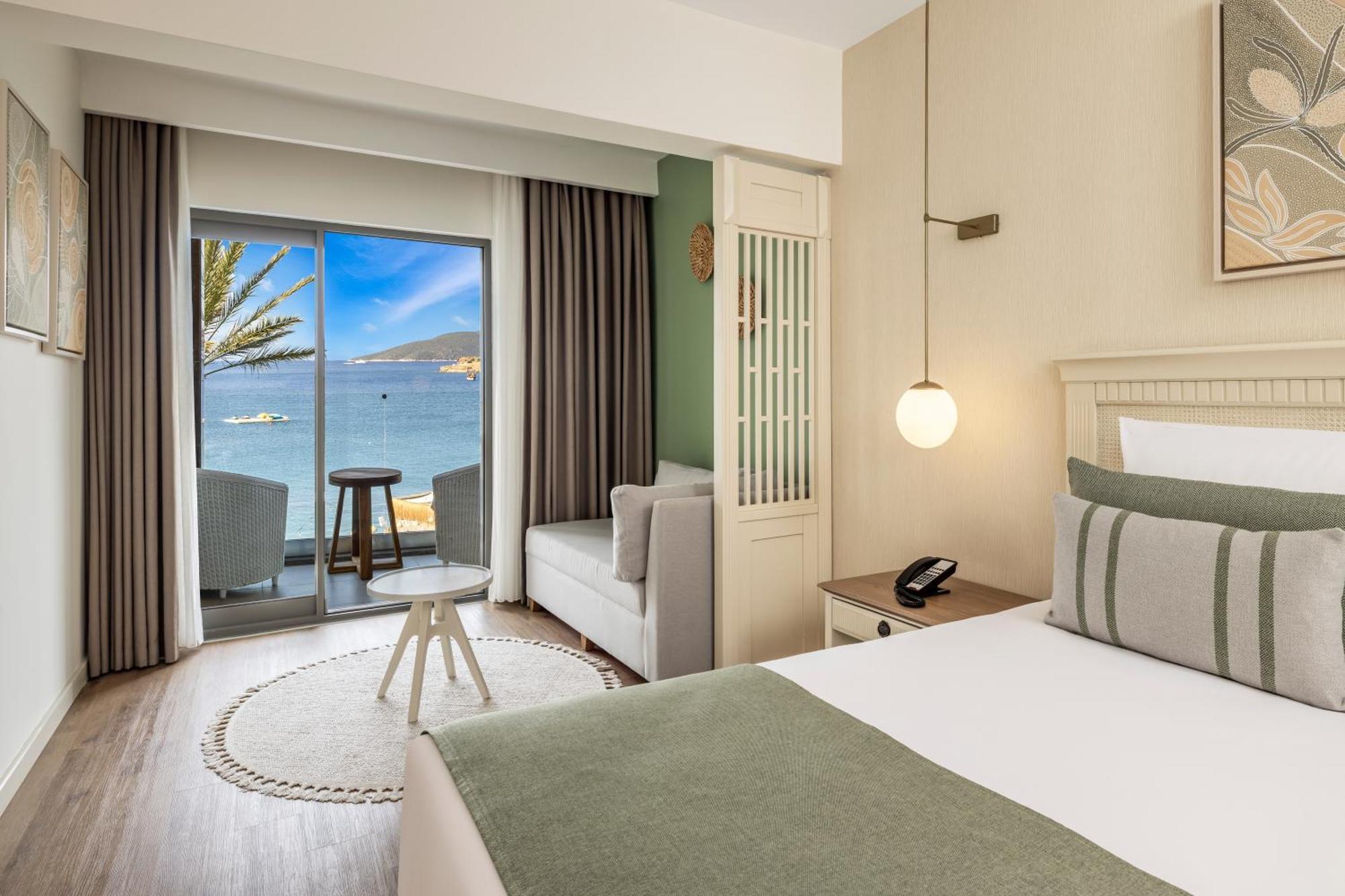 Tweepersoonskamer met Balkon en Uitzicht op Zee
