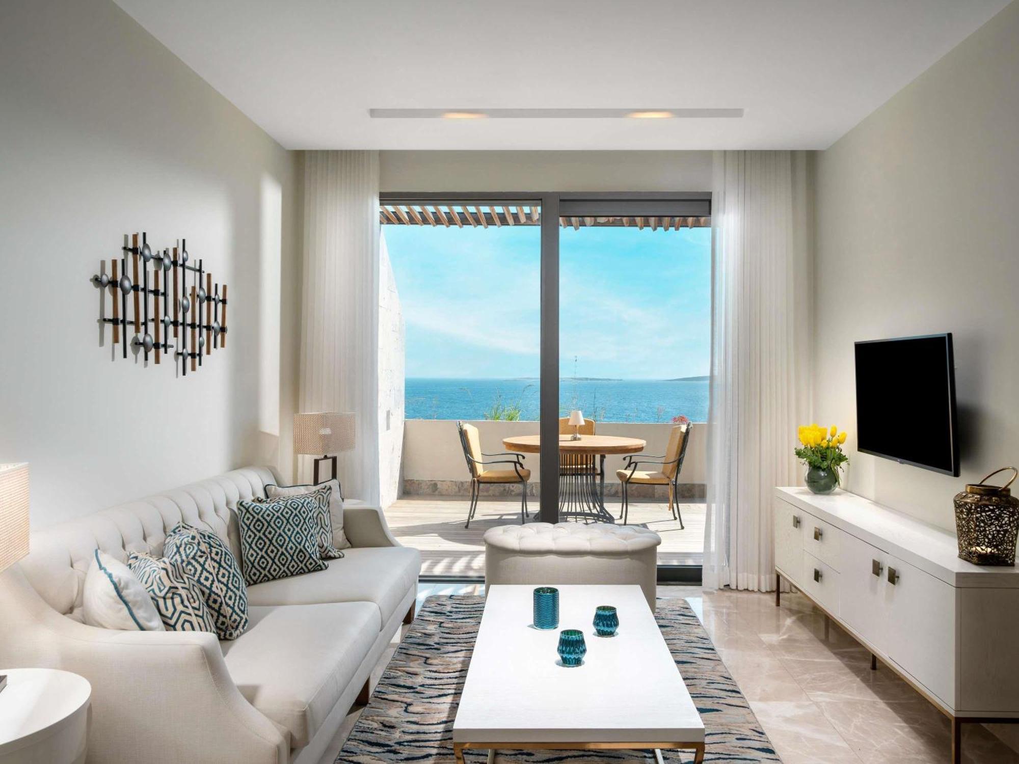 Two-Bedroom Privilege Suite Sea View,1739807764:JPEG