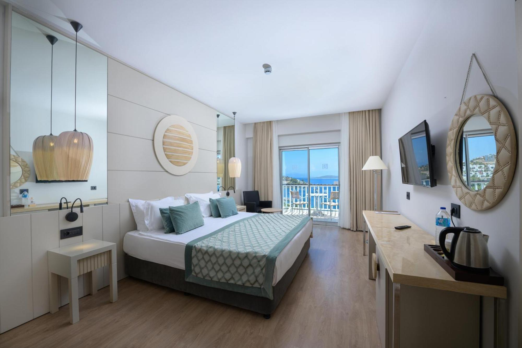 Deluxe Double or Twin Room Sea View